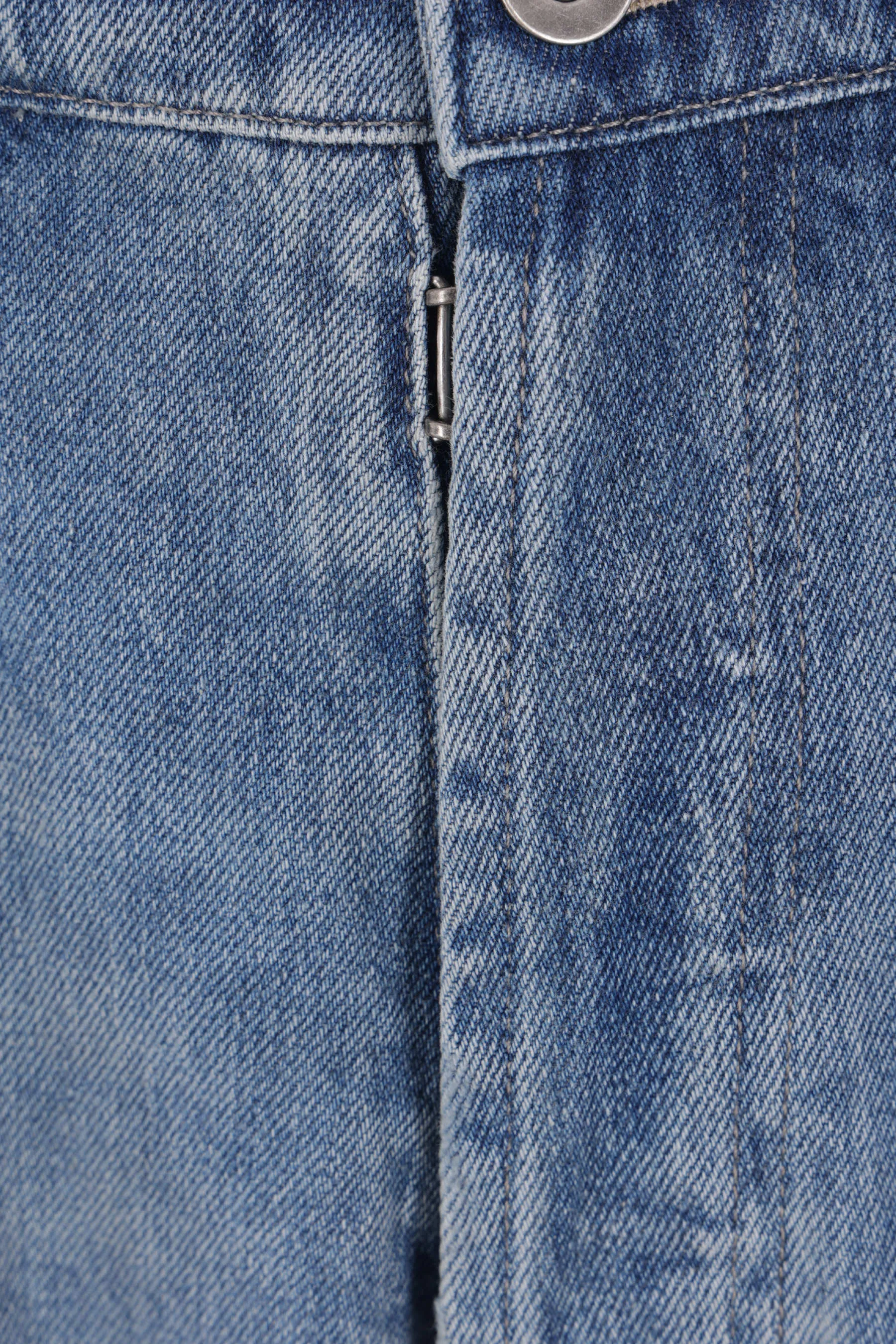 loose-fit jeans in denim with buckle