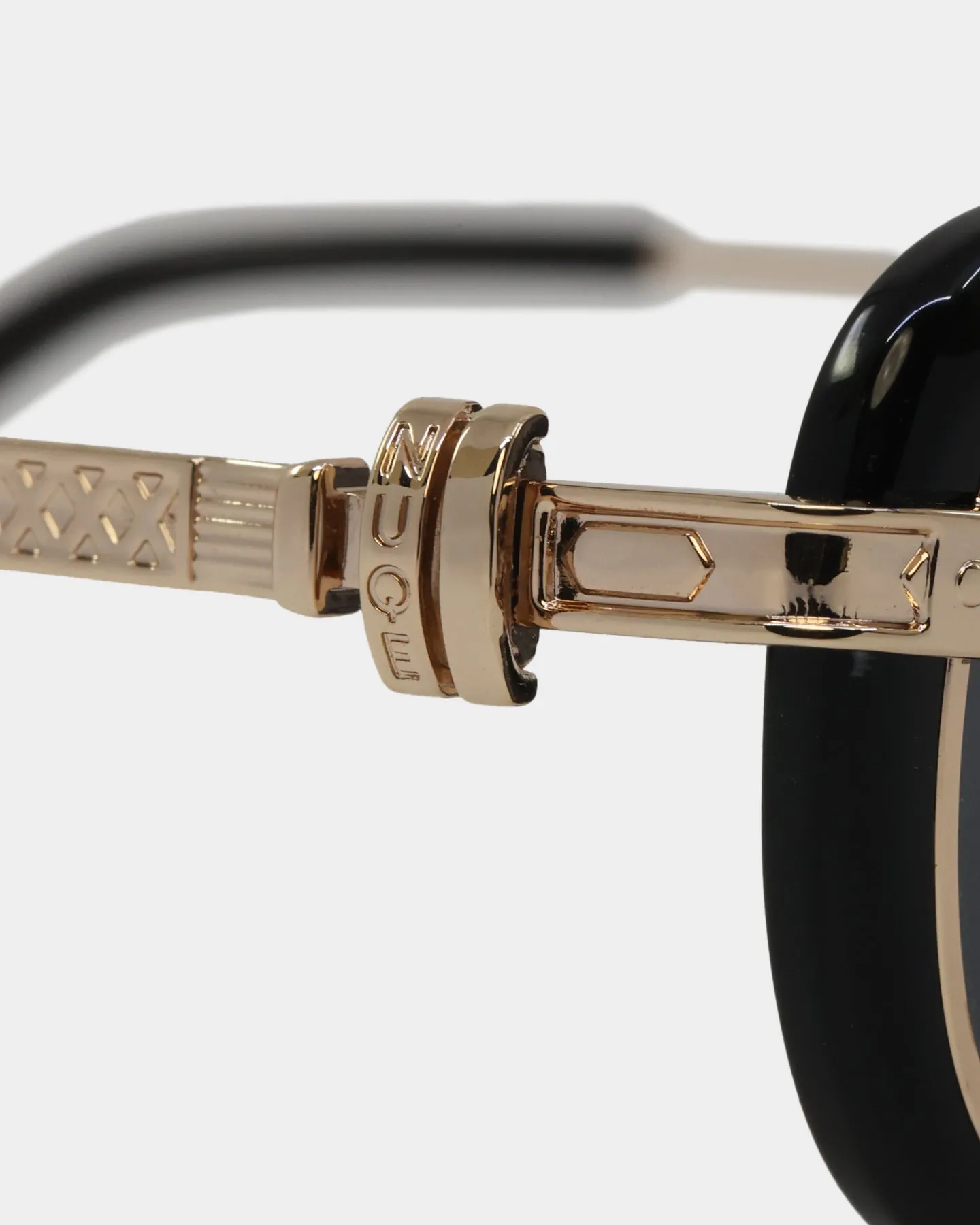 Nuqe Maverick Sunglasses Black/Gold